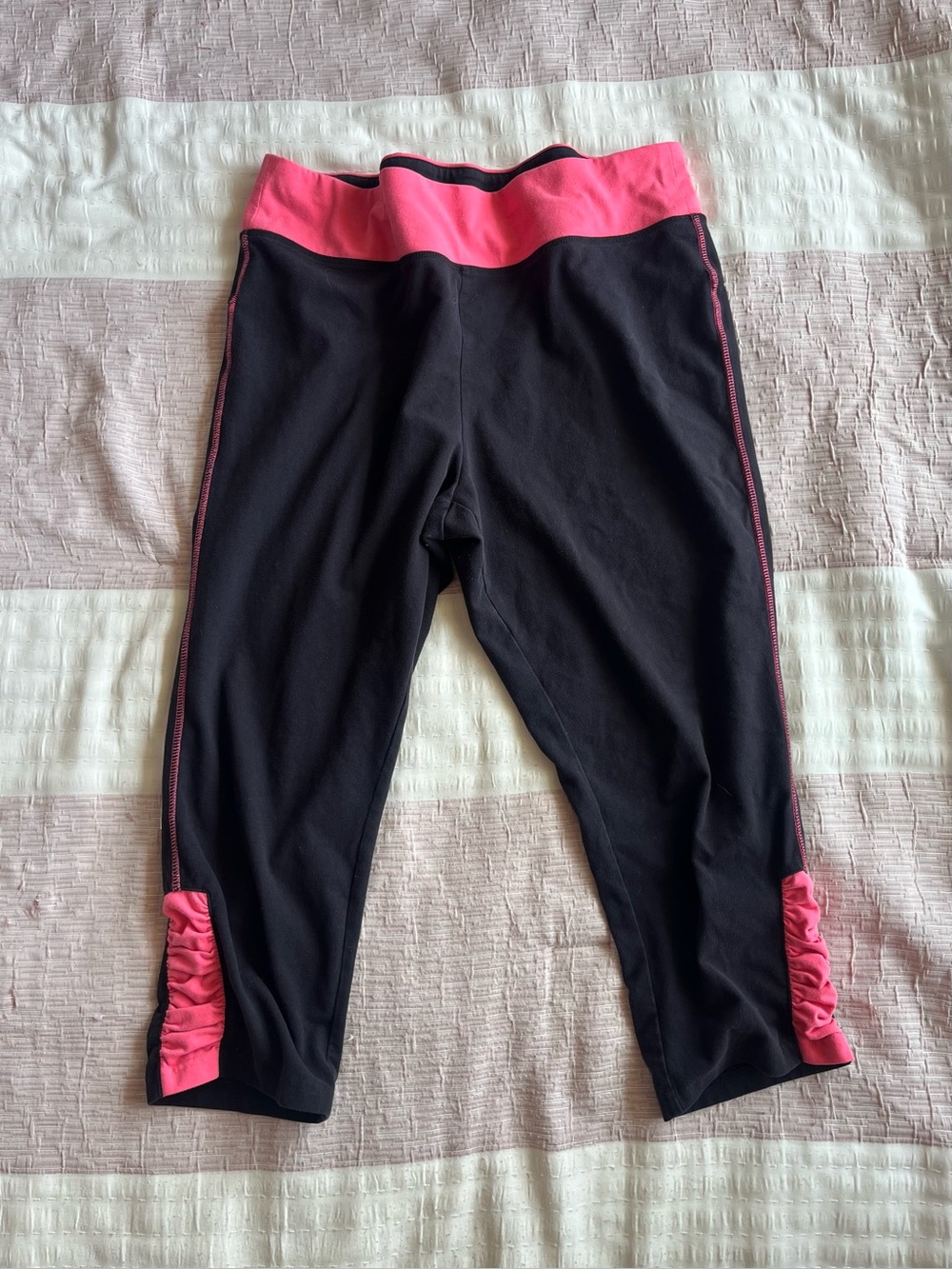 Y2K 2000s style Hot Pink Black Capri Leggings Ruched Accent size Large